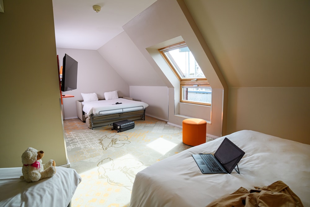 Superior Family room with 1 double bed, 1 sofa bed and 1 single bed - Photo 3