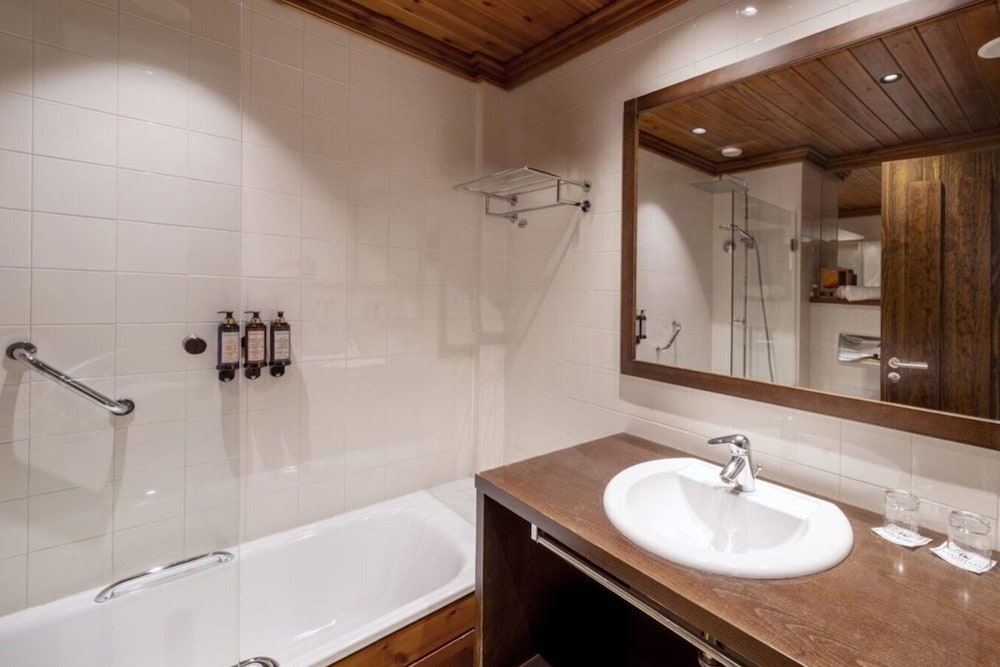 Family Room (Occitania, with View, 4 Adultos)