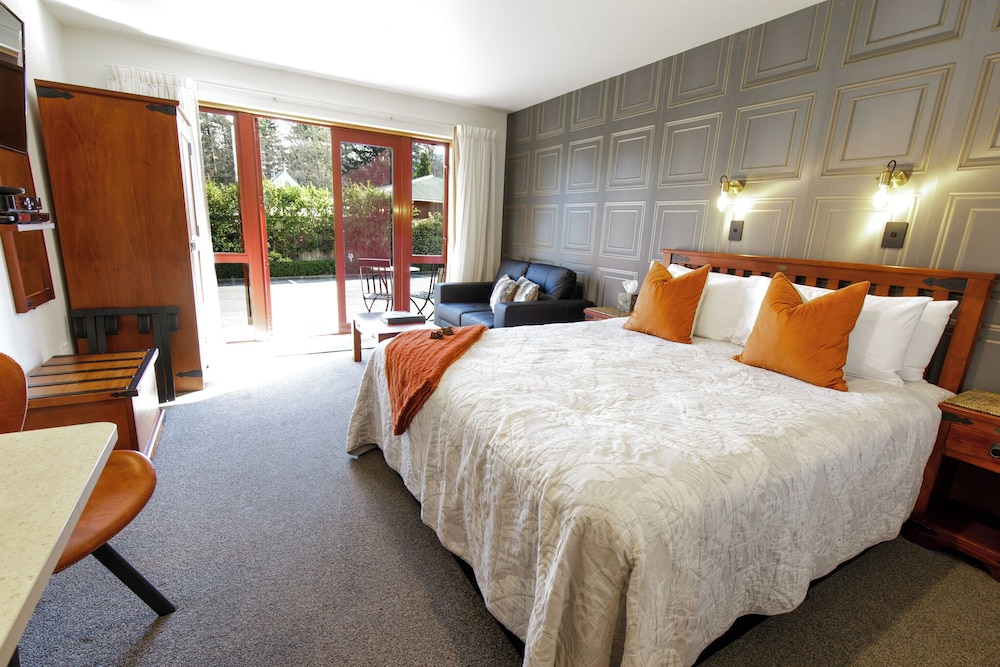 One Bedroom Triple - Photo 2