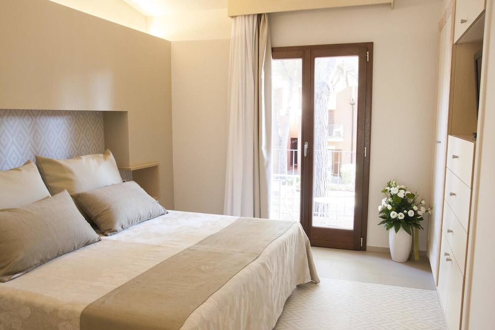 Junior Double Or Twin Room, 1 Queen Bed, Park View photo 2