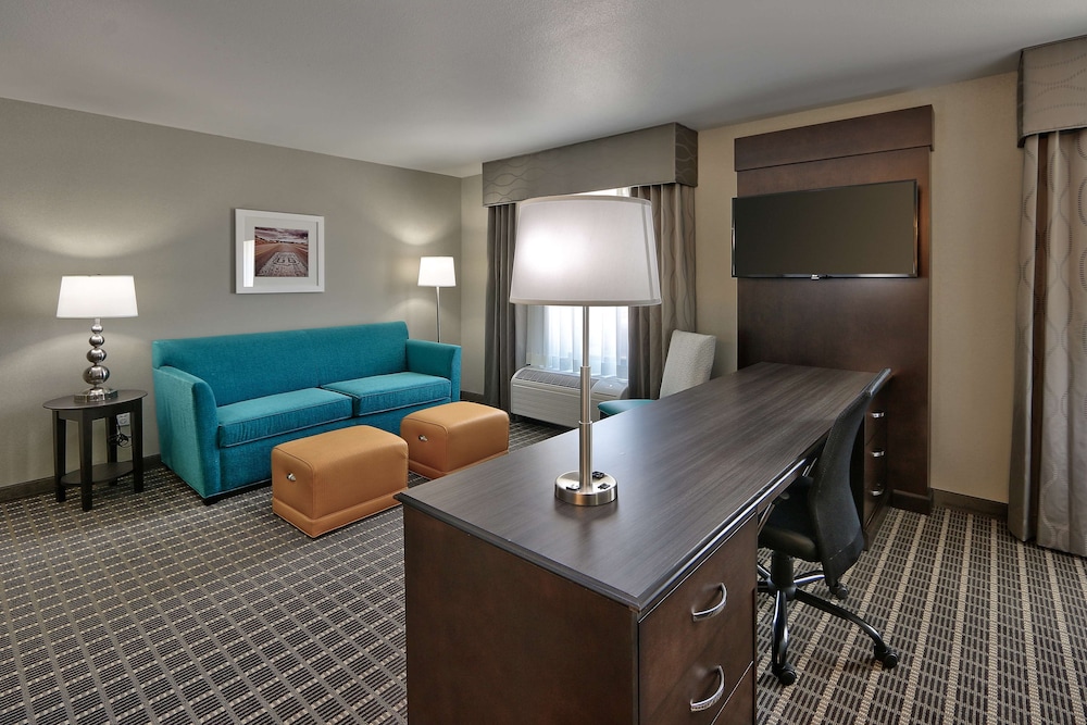 Studio, 1 King Bed, Accessible, Non Smoking (Roll-in Shower) at Hampton Inn & Suites Albuquerque Airport in Albuquerque