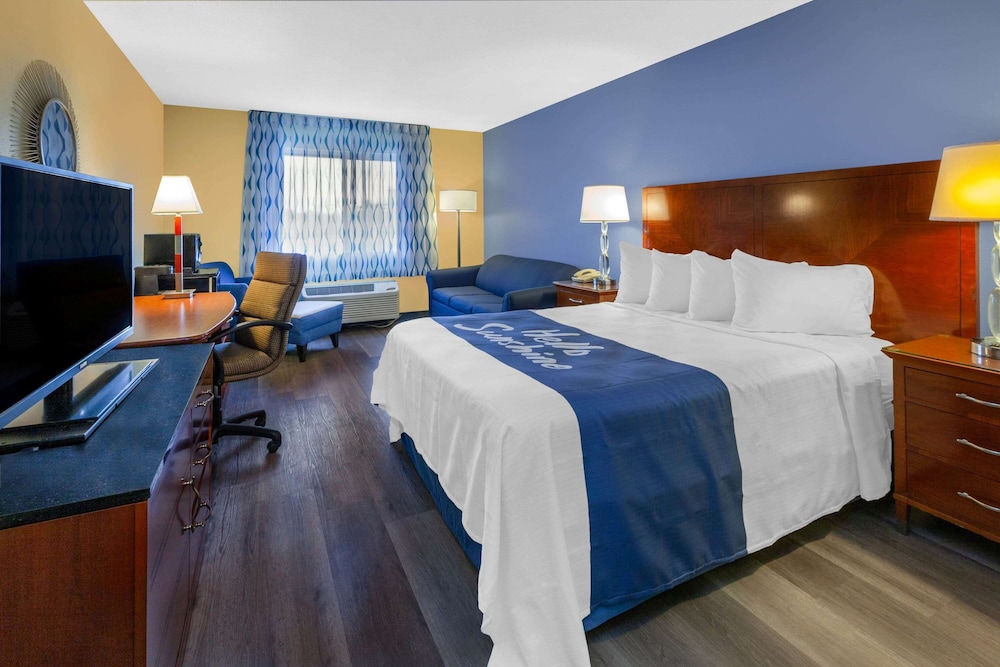 Deluxe Room, 1 Queen Bed, Non Smoking - Photo 1