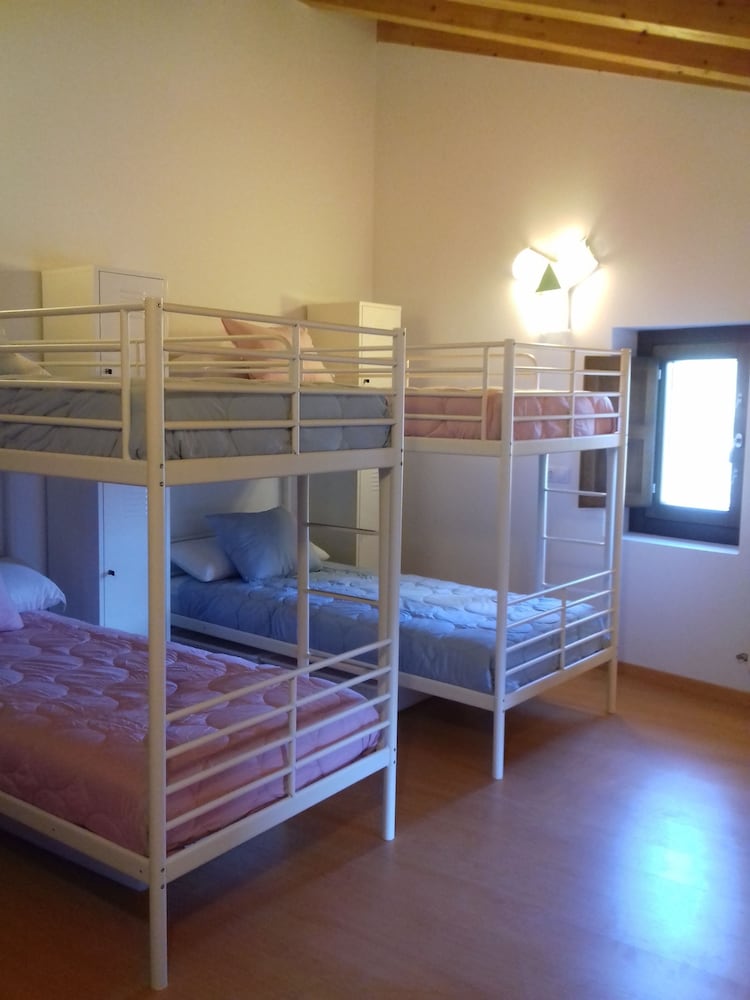 Room, Mixed Dorm (1 Bed In 8 Bed Dorm)