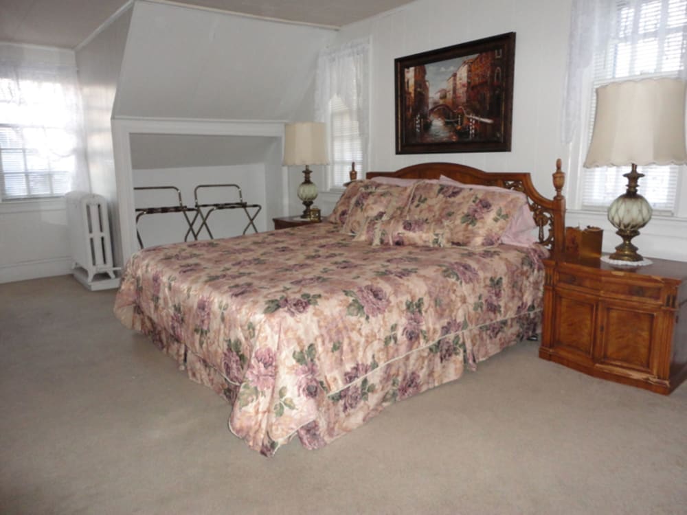 Standard Suite, Ensuite (Lady Diana's Suite 9/10)
