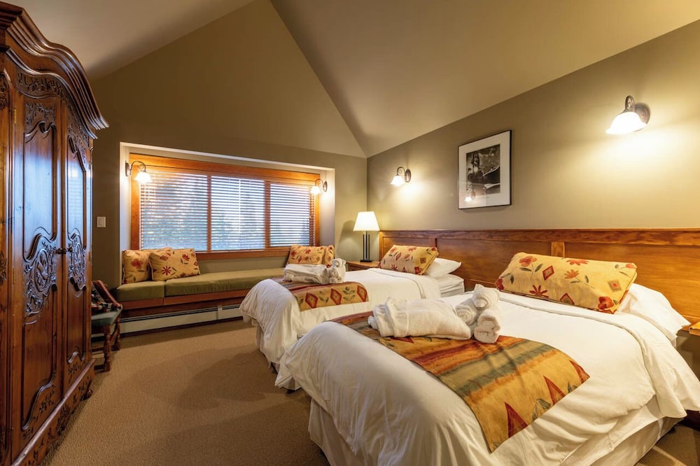 Premier Room, 2 Twin Beds, Mountain View photo 1