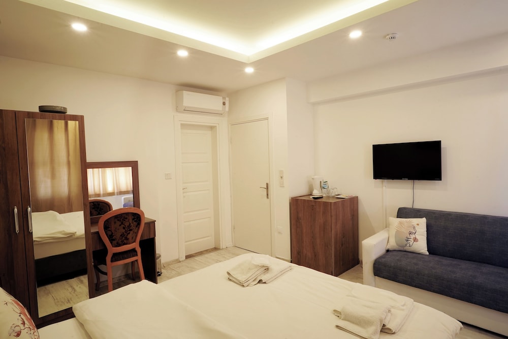 Deluxe Triple Room photo 3