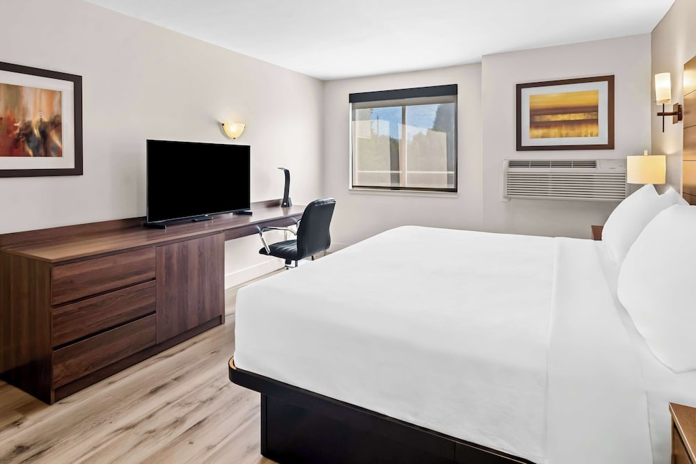 Suite, 1 King Bed, Non Smoking, Refrigerator & Microwave (with Sofabed) - Photo 1