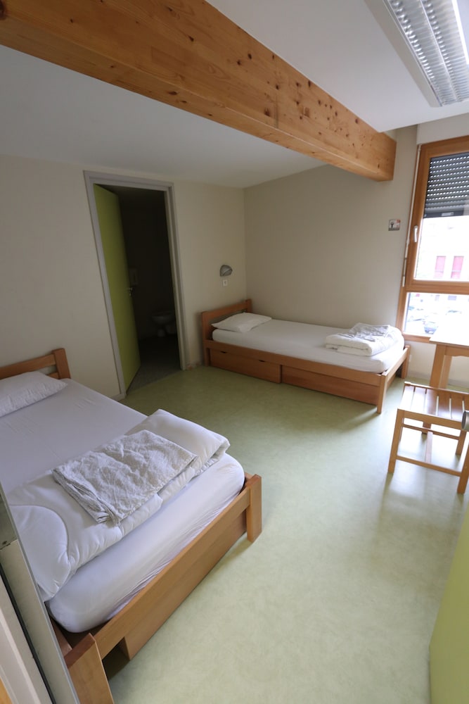 Twin Room with Ensuite Bathroom photo 1
