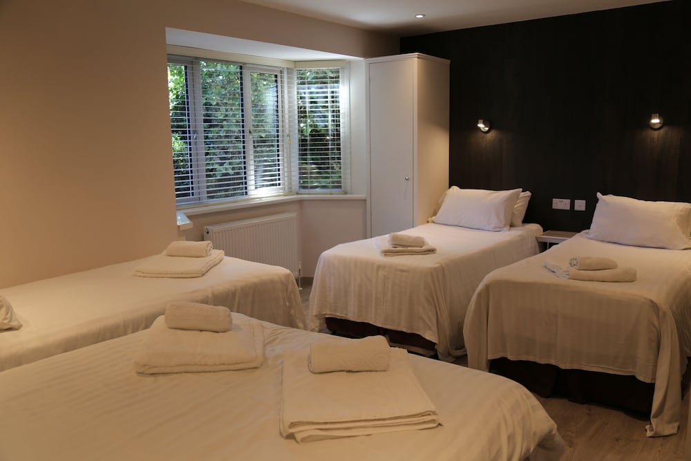Suite, Ensuite photo 1