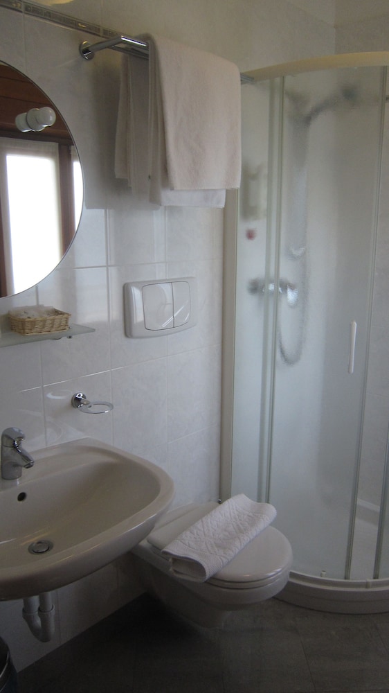Economy Double Room photo 2