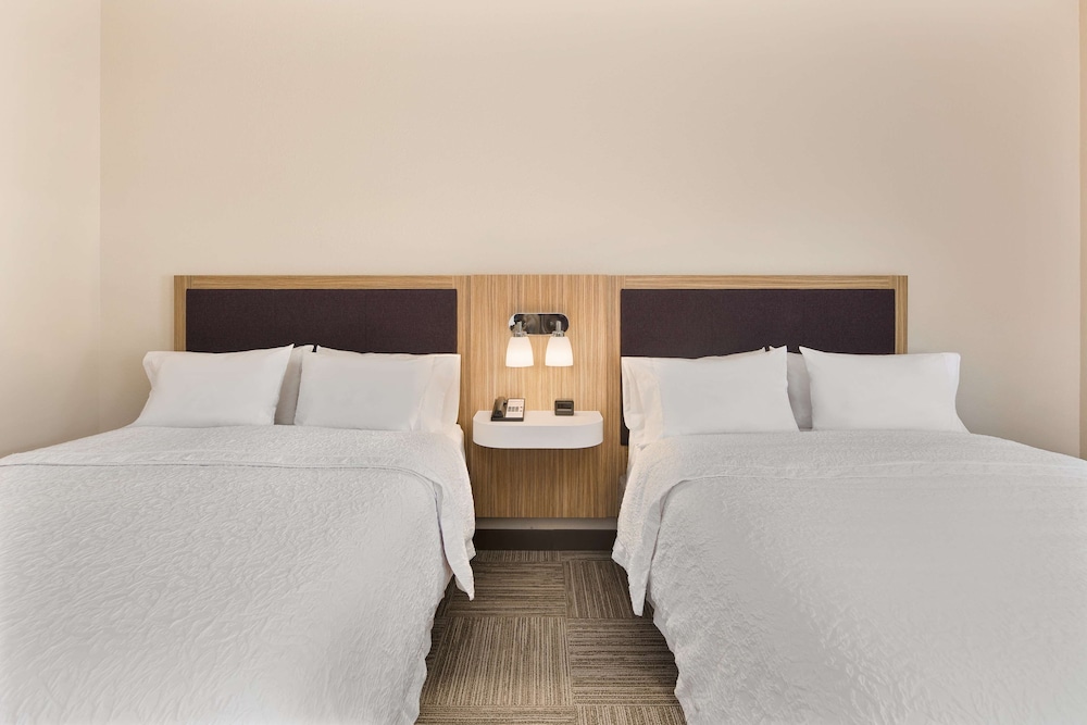 Room, 2 Queen Beds, Accessible (Hearing, Shower Only) - Photo 4