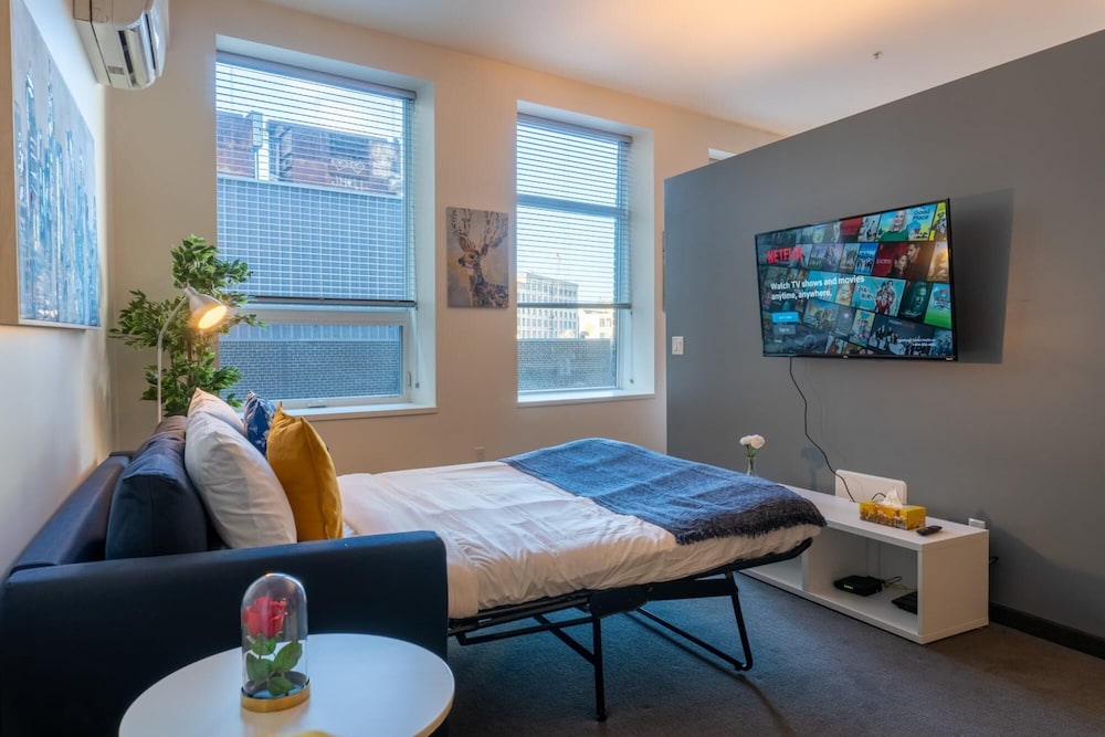 Comfy DT Loft w Parking Rooftop Patio BBQ Gym, 写真 5
