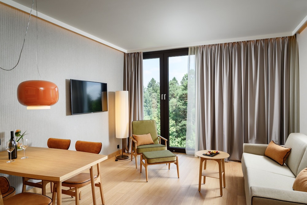 Business Room, 1 Queen Bed, Garden View photo 3