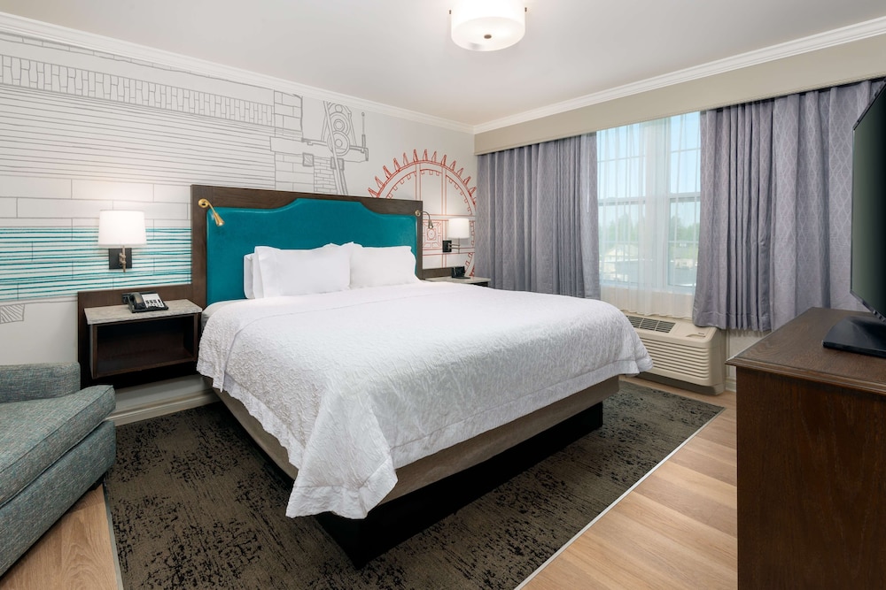 Suite, 1 King Bed with Sofa bed, Accessible, Non Smoking (Roll In Shower) - Photo 1
