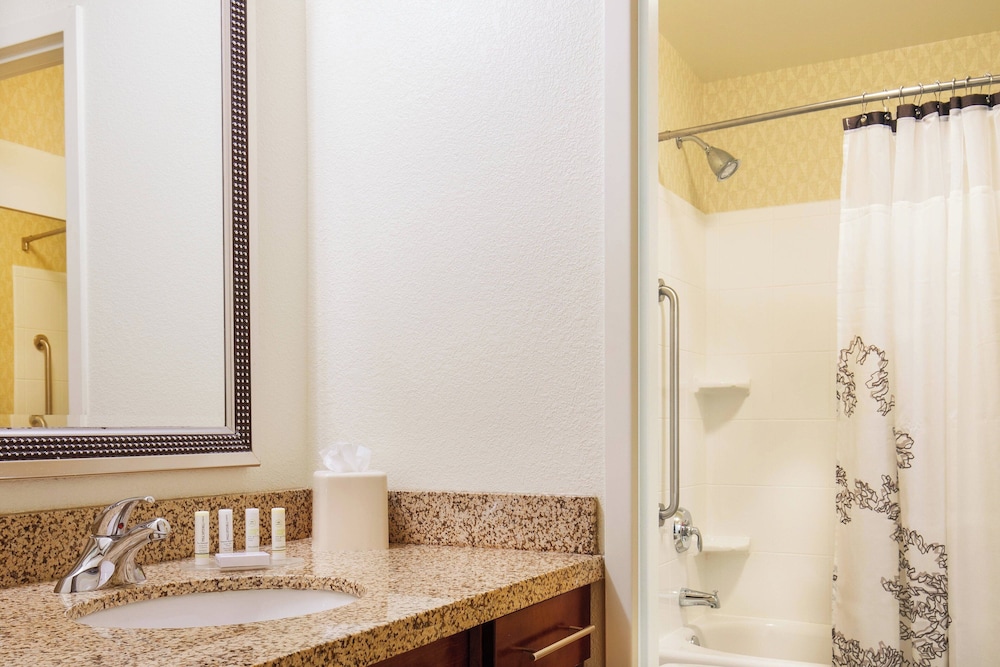 Suite, 2 Bedrooms - Photo 4