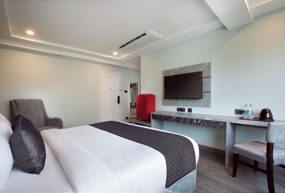 Premium Double Room - Photo 12