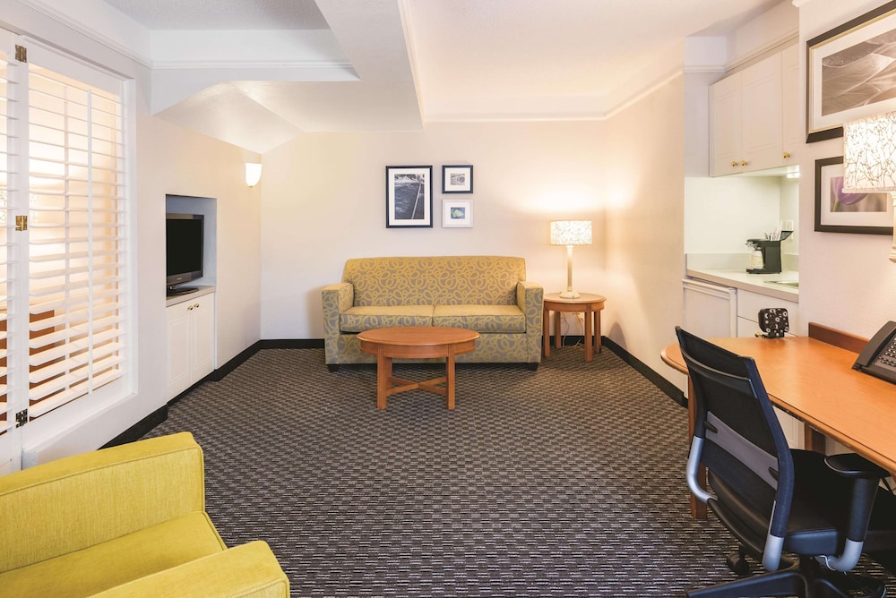Studio Suite, 1 King Bed, Non Smoking - Photo 8