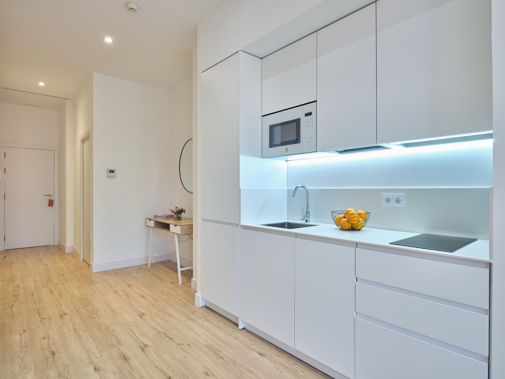 Premium Apartment - Photo 8