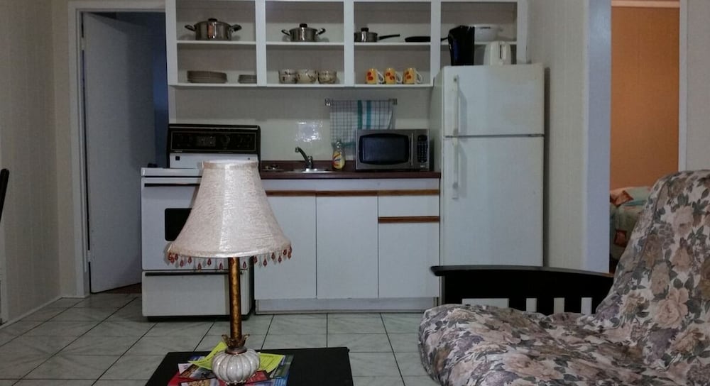 2 Bedroom Suite, 2 Queen Beds with Sofabed photo 3