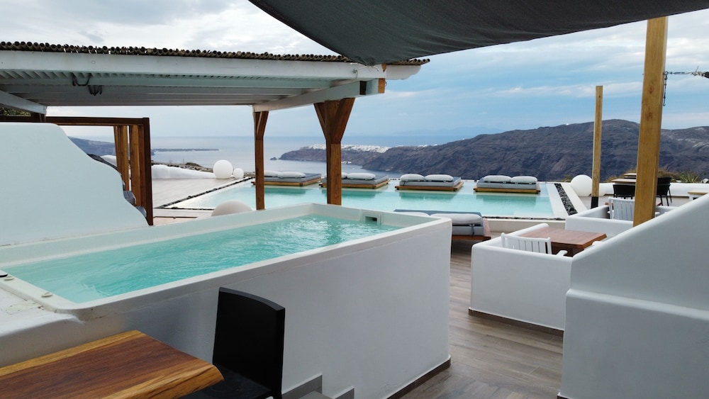Executive Suite with Plunge Pool & Caldera View - Photo 4