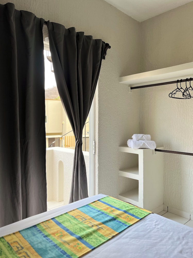 Basic Single Room, Balcony photo 2