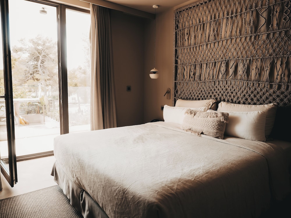 Deluxe Double Room, Balcony, Pool View