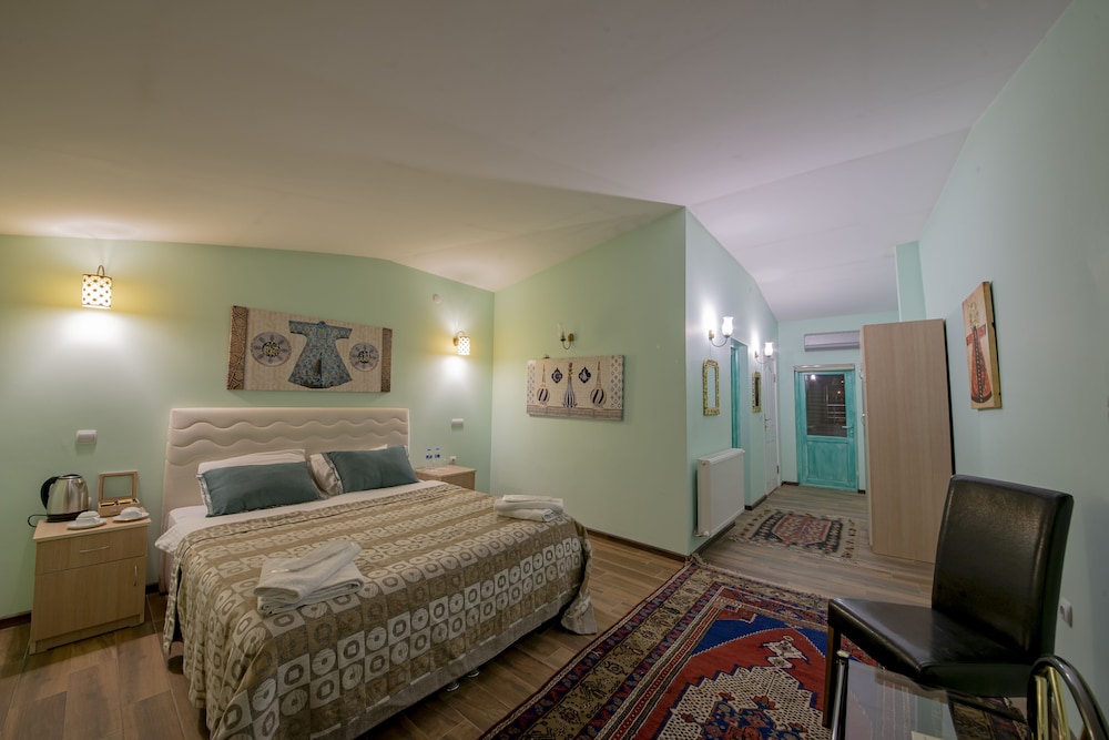 Deluxe Room - Photo 1