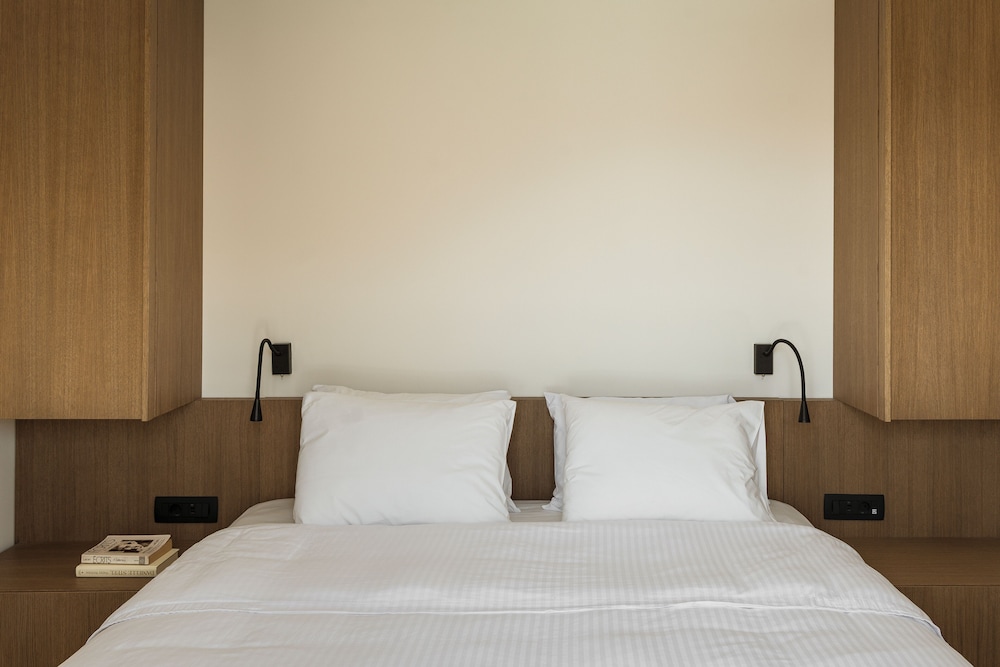 Two Bedroom Sunset Suite with Sea View - Photo 2