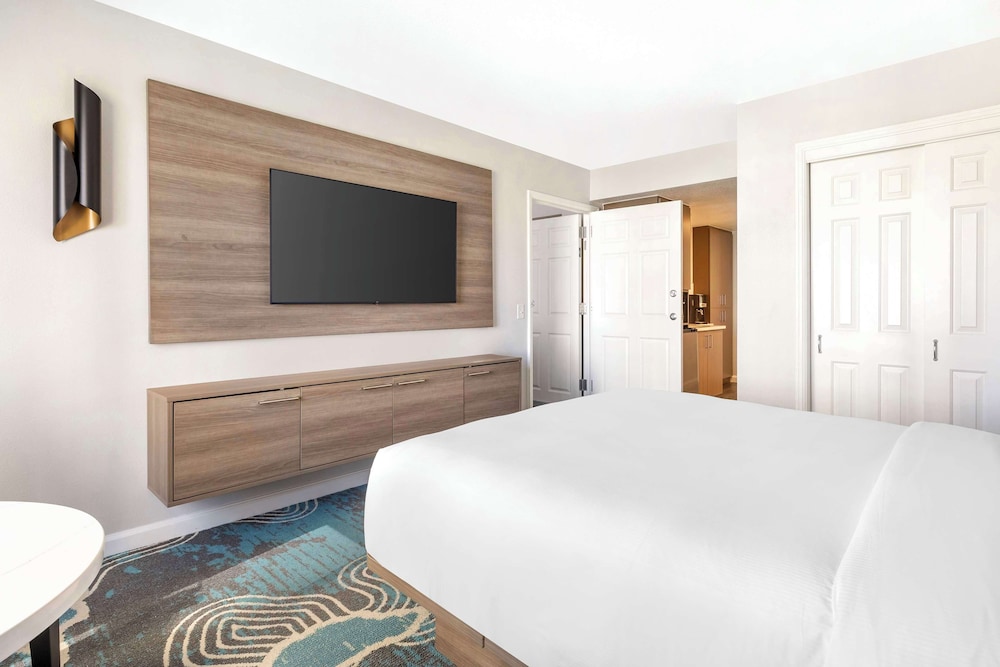 Studio, 1 Queen Bed, Accessible, Kitchenette (Bathtub) - Photo 2