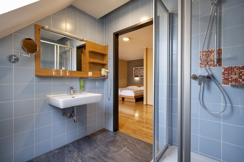 Double Room - Photo 6