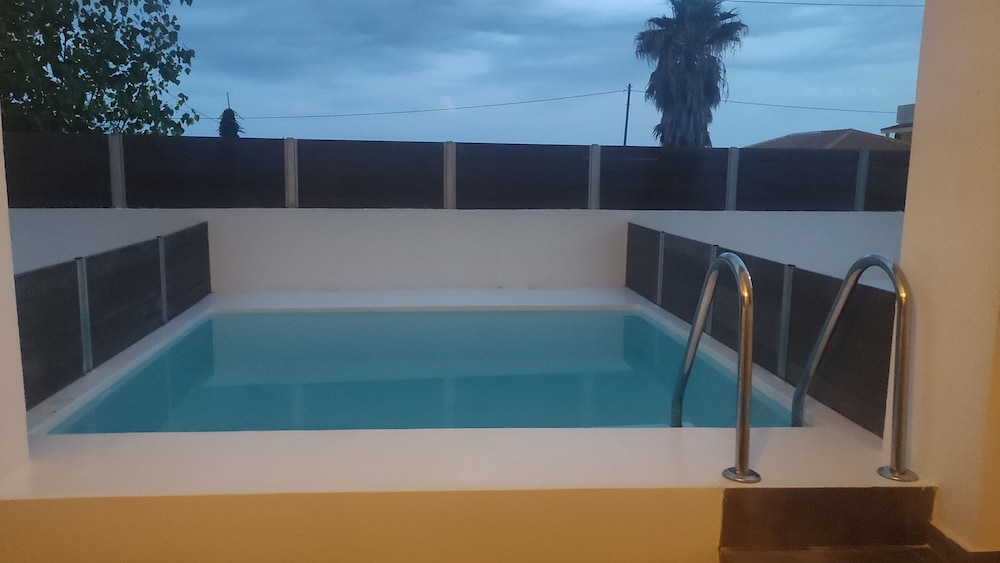 Comfort Room, Private Pool