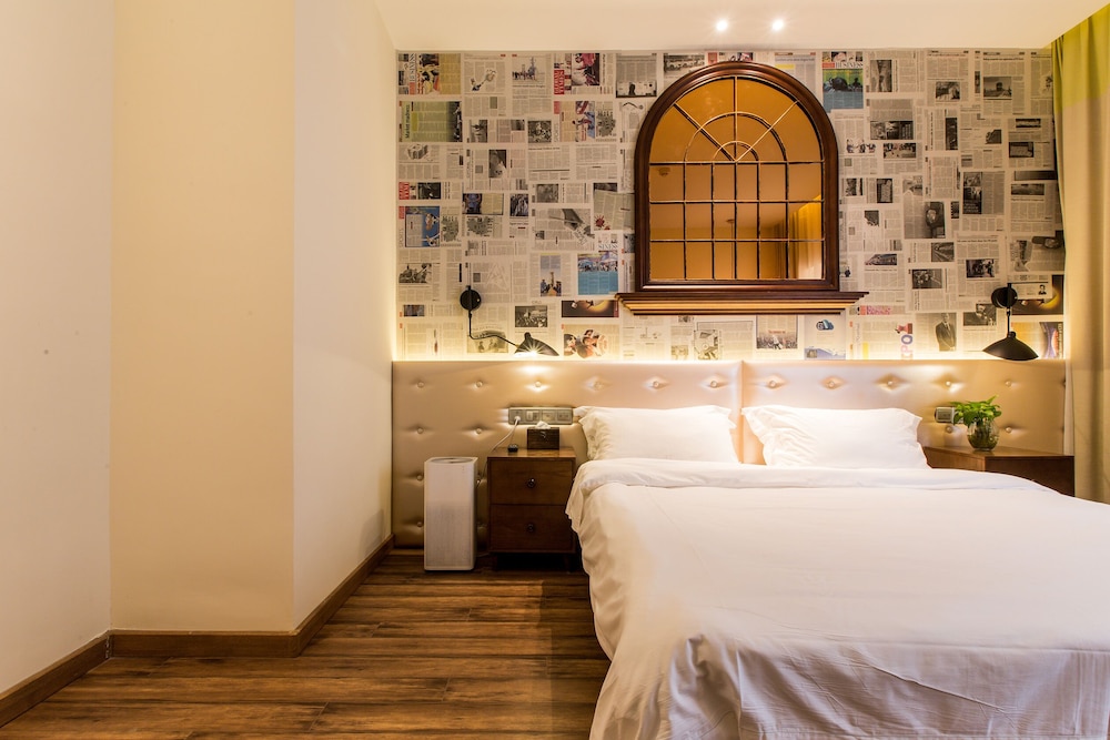 Premier Room, 1 King Bed, Non Smoking photo 1