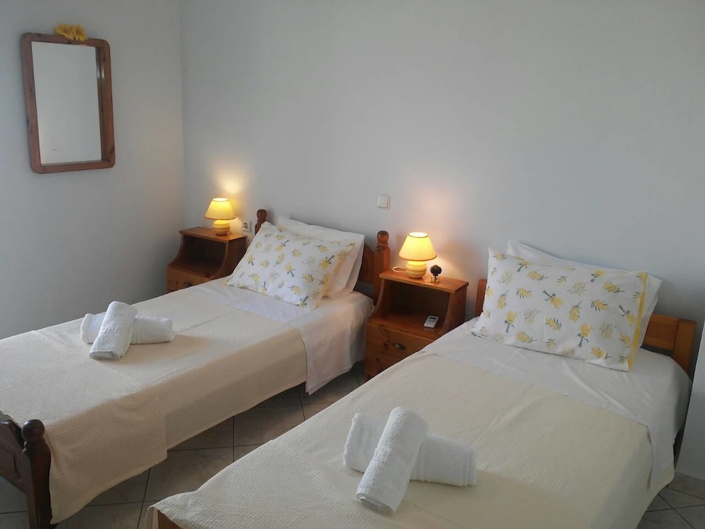 Family House, 3 Bedrooms, Sea View, Beachside photo 2