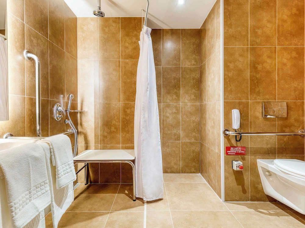 Executive Room, 1 Double Bed, Accessible (Accessible) - Photo 4