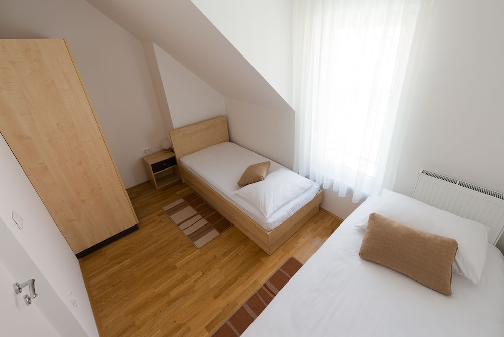 Duplex Two-Bedroom Apartment - Photo 5