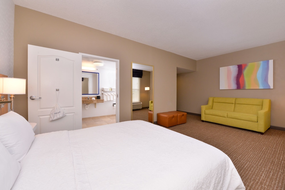 Suite, 1 Double Bed, Accessible, Non Smoking - Photo 5