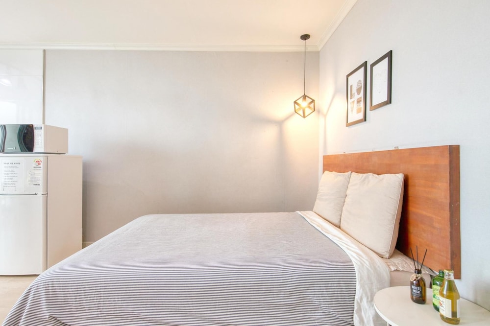 Basic Room, 1 Bedroom (301) - Photo 4