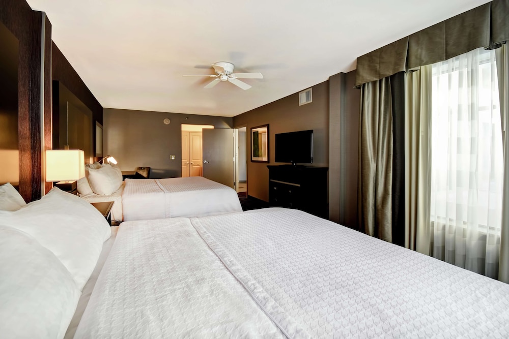 Suite, 2 Queen Beds photo 3