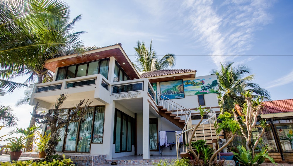 Seaside Residence - Upper floor photo 2