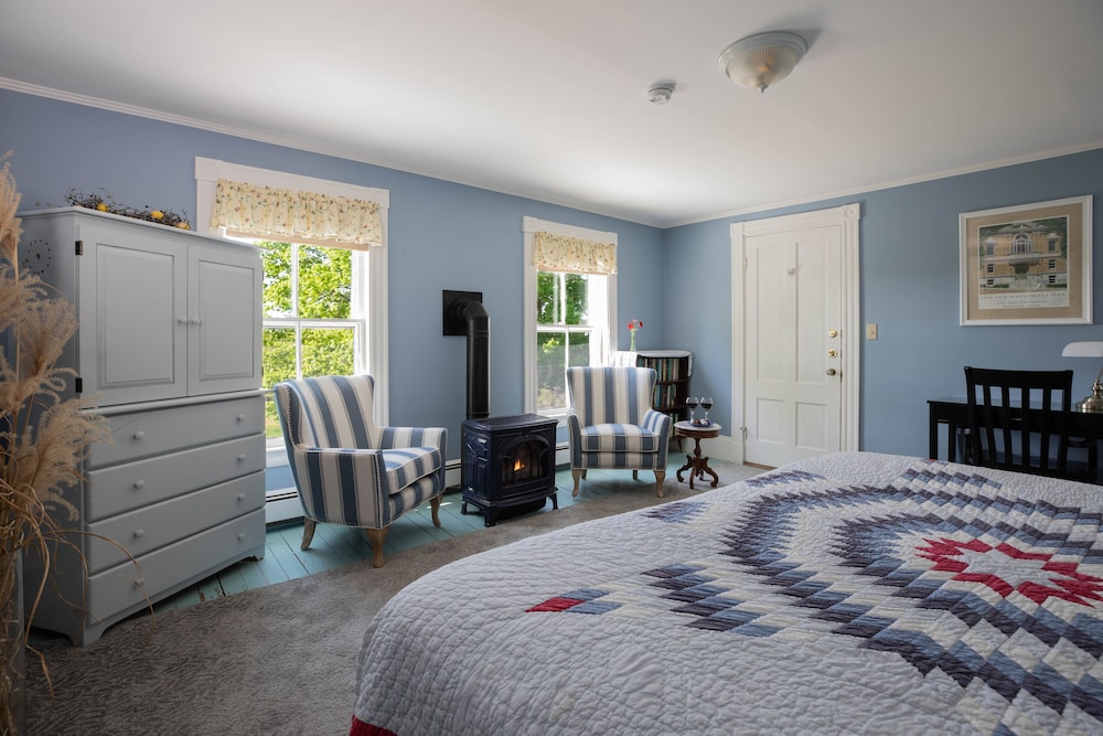 Exclusive Double Room, 1 King Bed, Jetted Tub, Private Bathroom