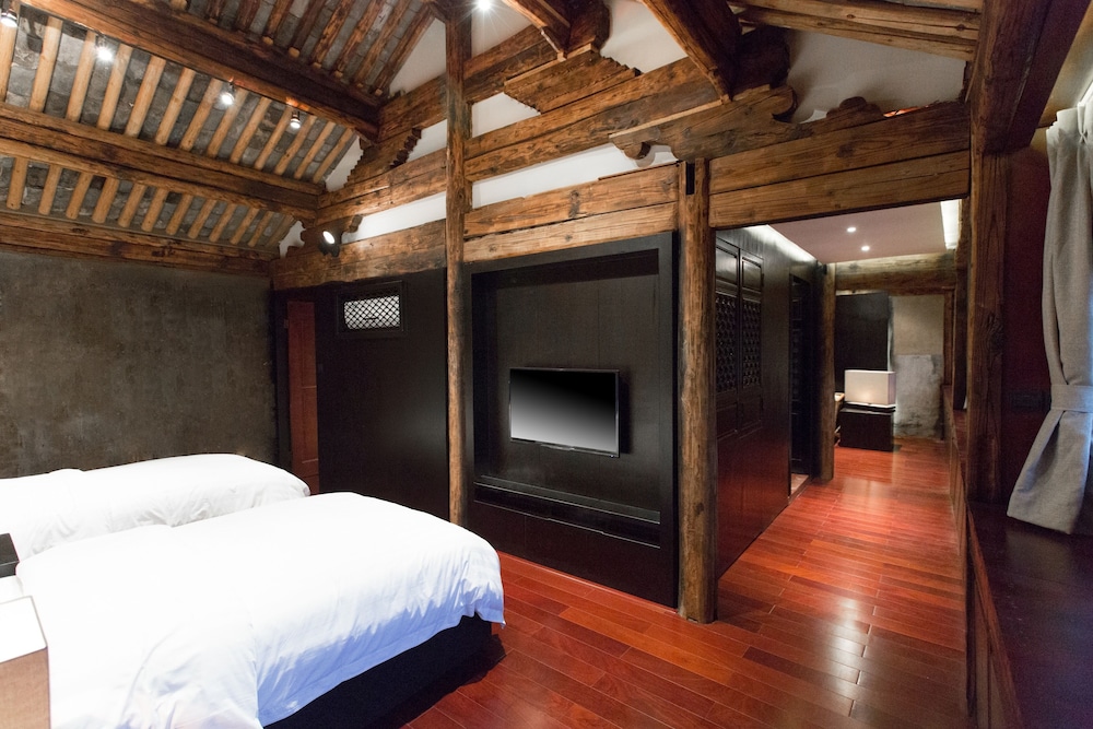 Suite, Garden View