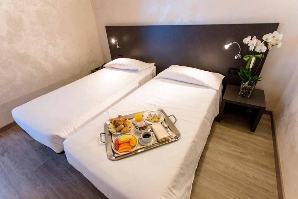 Standard Triple Room - Photo 10