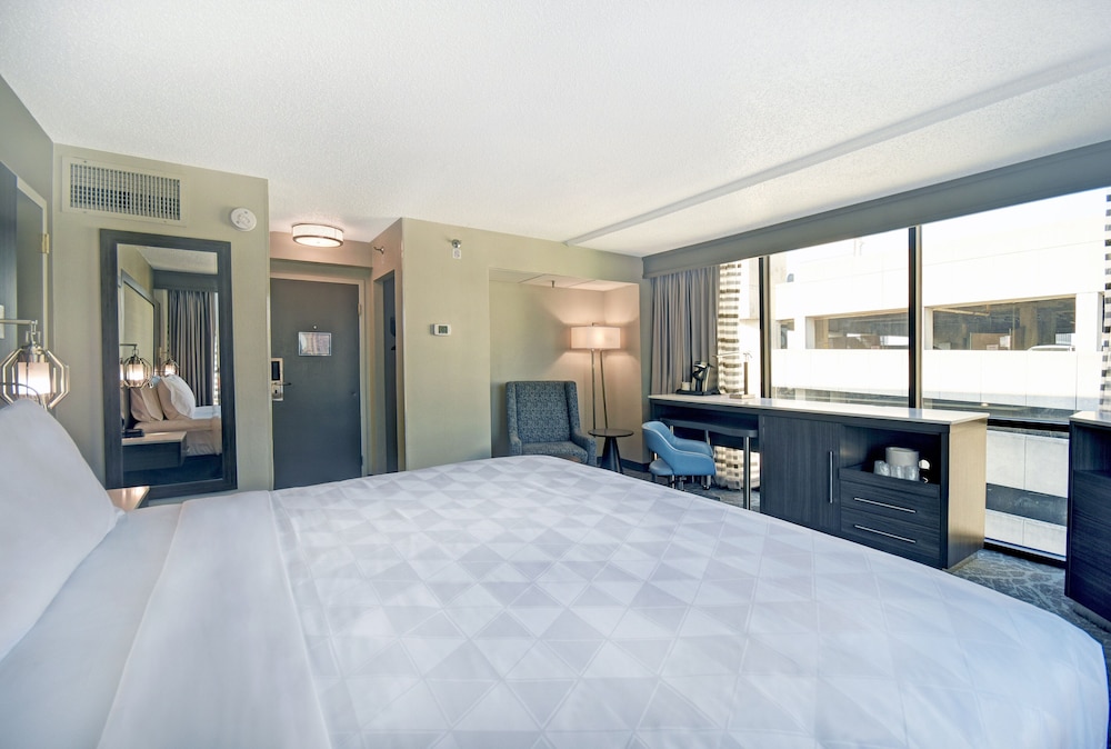 Premium Room, 1 King Bed - Photo 1