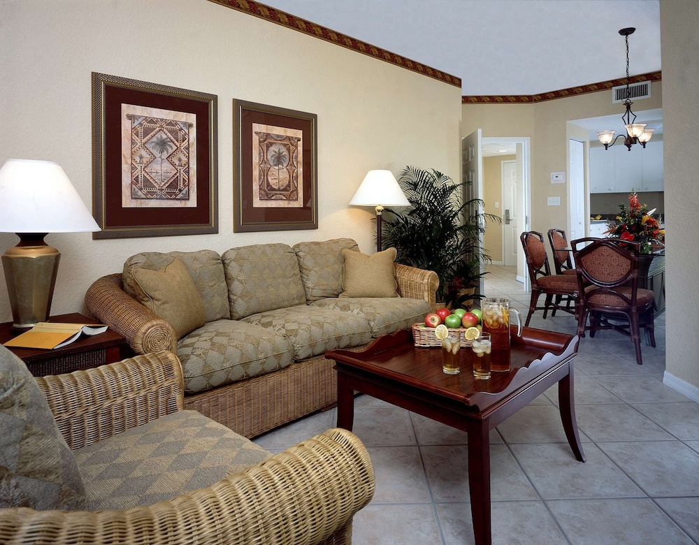 Queen One Bedroom Suite - Photo 4