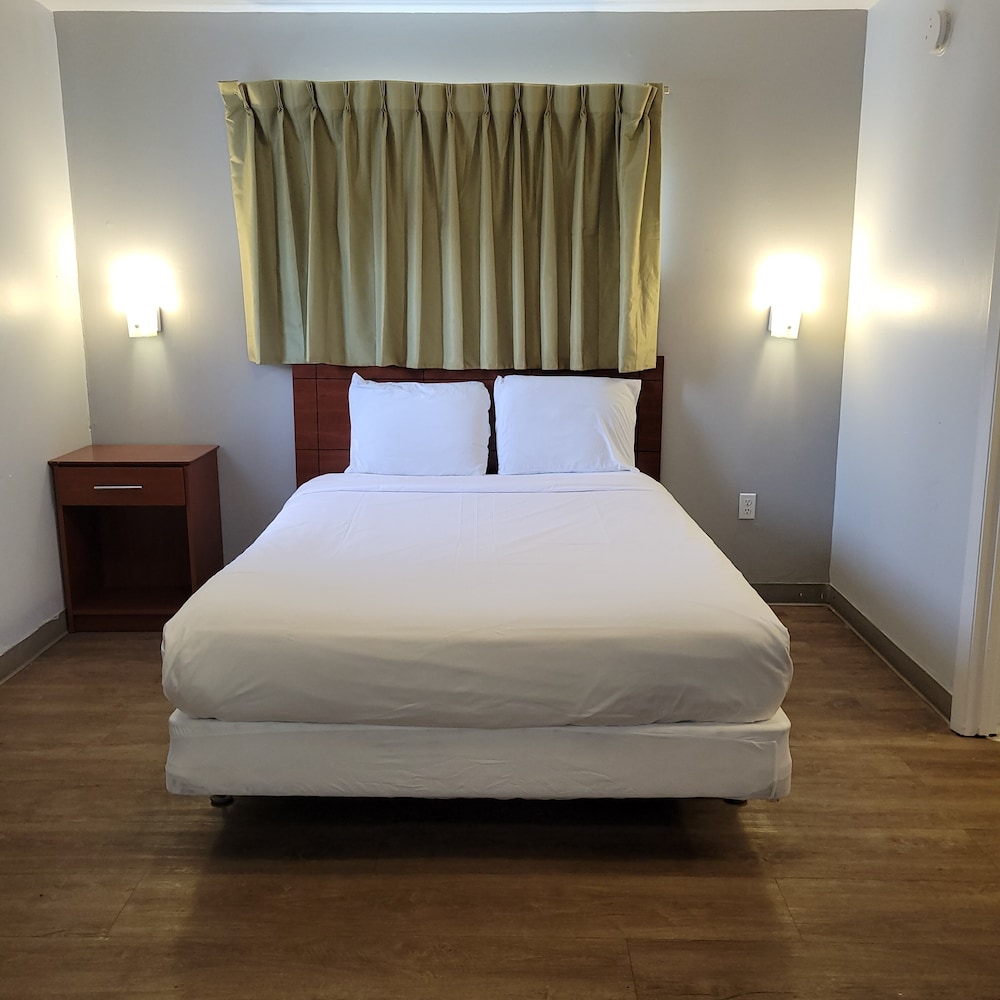 Premium Room, 1 Queen Bed, Non Smoking, Kitchenette - Photo 1