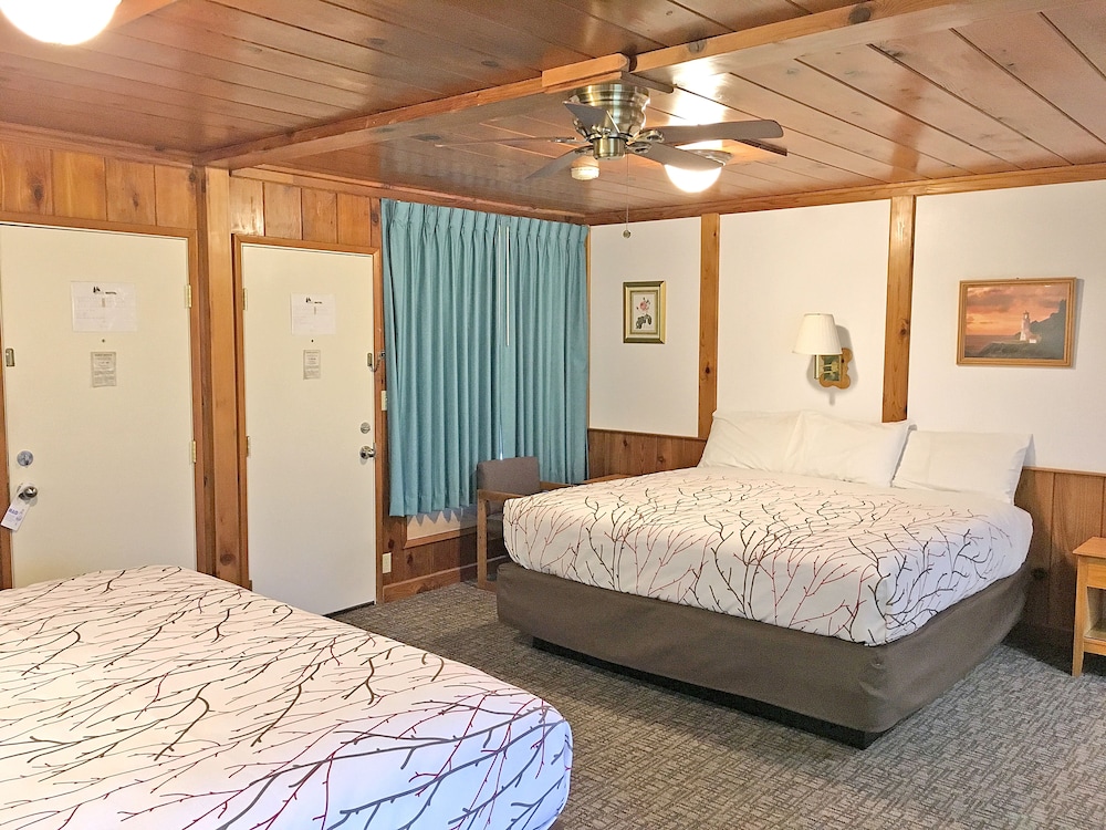 Superior Quadruple Room, Multiple Beds photo 1