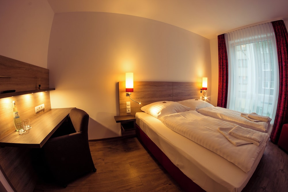 Classic Double Room, City View
