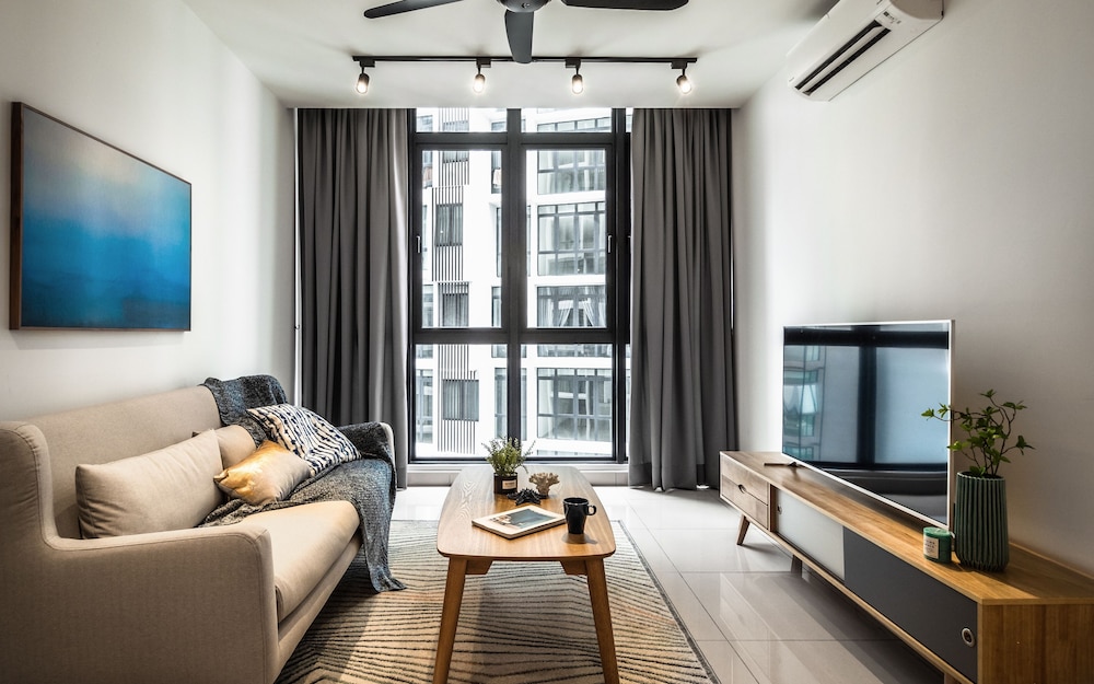 Three Bedroom Apartment - Photo 11