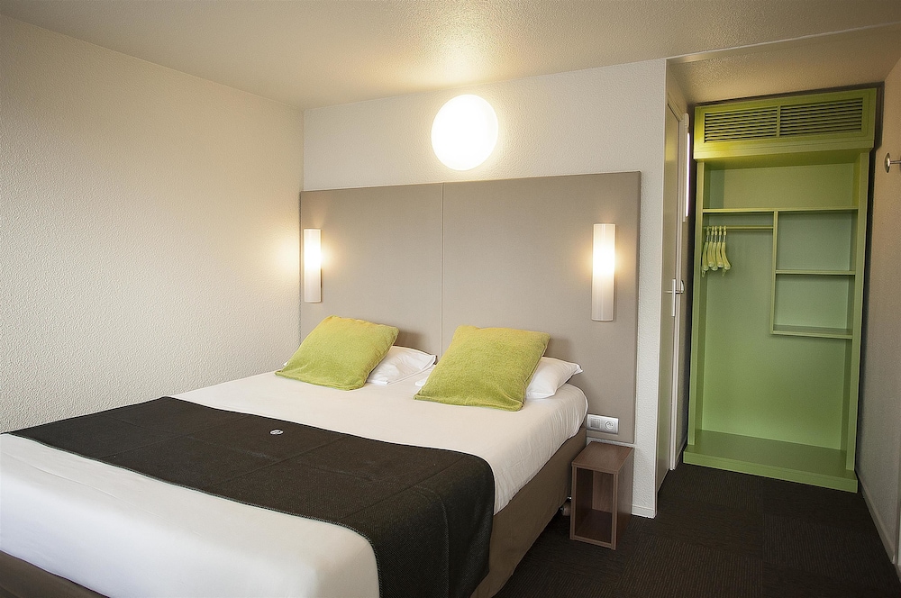 Standard Room, Multiple Beds - Photo 4