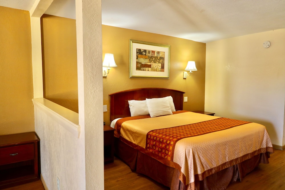 Suite, 1 King Bed with Sofa bed, Non Smoking photo 2
